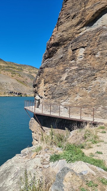 Cantilevers | Lake Dunstan Trail
