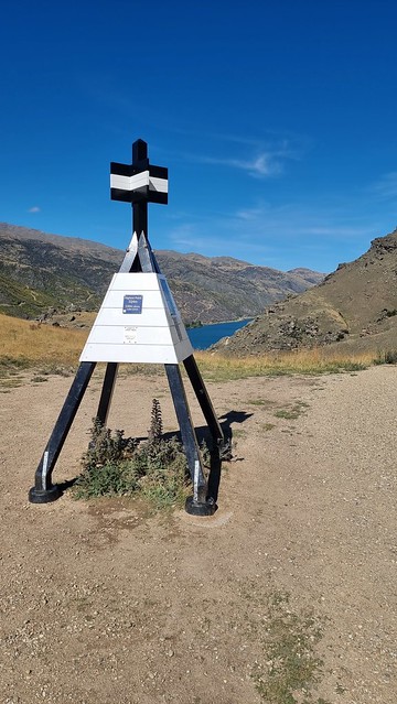 Nobody at the Trig | Lake Dunstan Trail