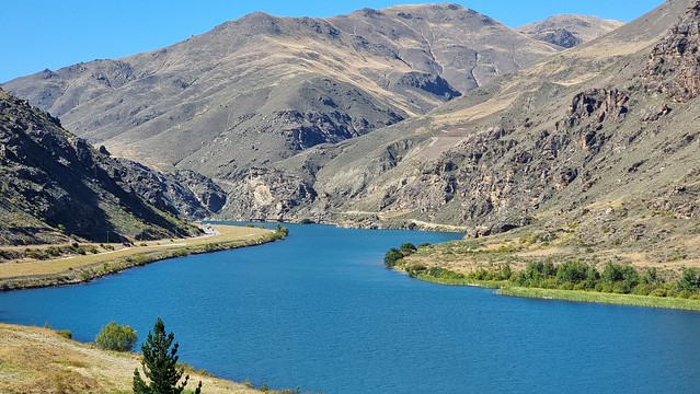 Lake Dunstan from SH8 between Cromwell and Clyde