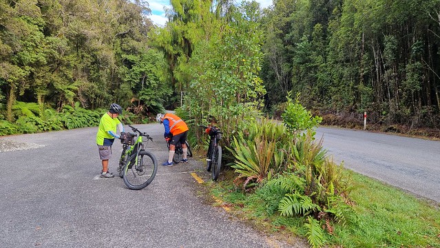 Regroup near Canoe Cove (Lake Kanere)
