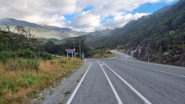 Blackball Rd towards Smoke-Ho Carpark