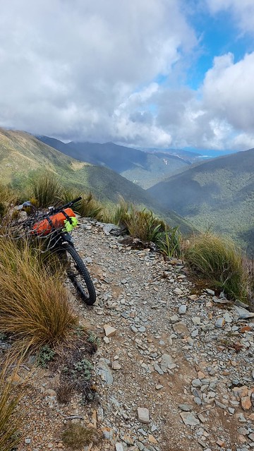 Papāroa Track Ces to Moonlight Tops Hut