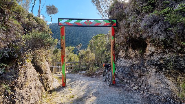 Papāroa Track start