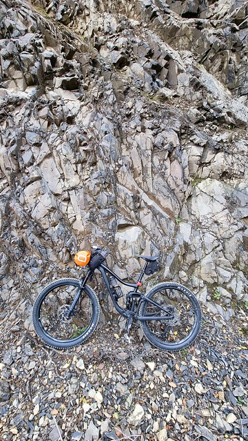 Clarence Valley Road and En-Trance (Giant Trance MTB)