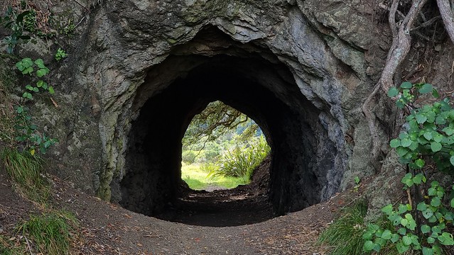 Tunnel Point, Whatipu