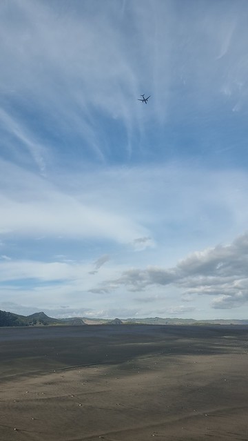 Whatipu Beach China Airlines A350 on AKL (NZAA) approach