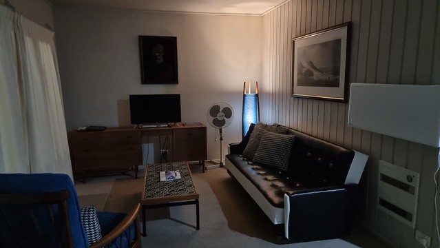 the lake - a retro motel