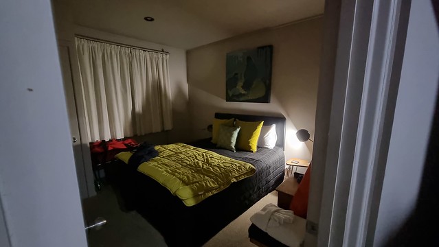 the lake - a retro motel