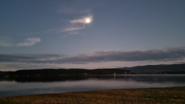 Lake Maraetai, Mangakino, evening finish
