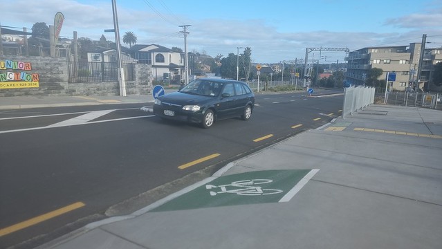 Saint Jude Street Crossing | Avondale - New Lynn Path