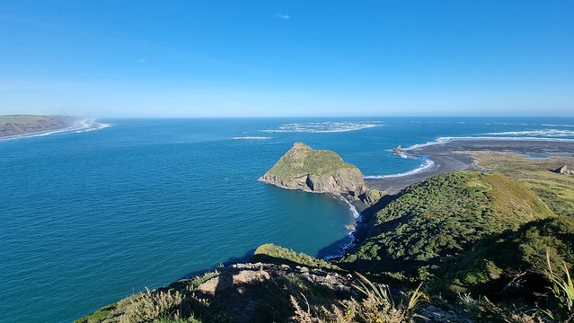 Whatipu & Manakau Heads | Ōmanawanui Track Whatipu