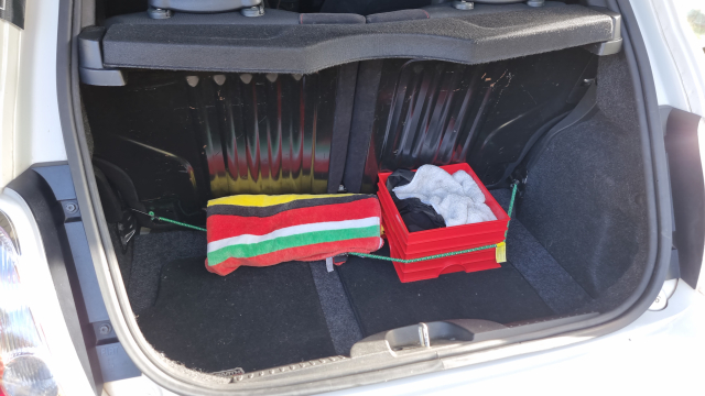 The base of the storage box can be used to as a boot storage box for small items