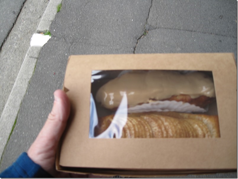 nice coffee éclair, kept the apple slice pastry for later! 