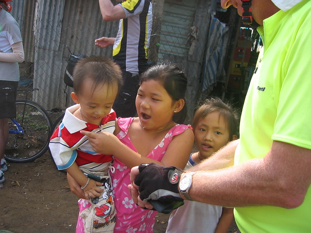 Mike shows the kids their photo