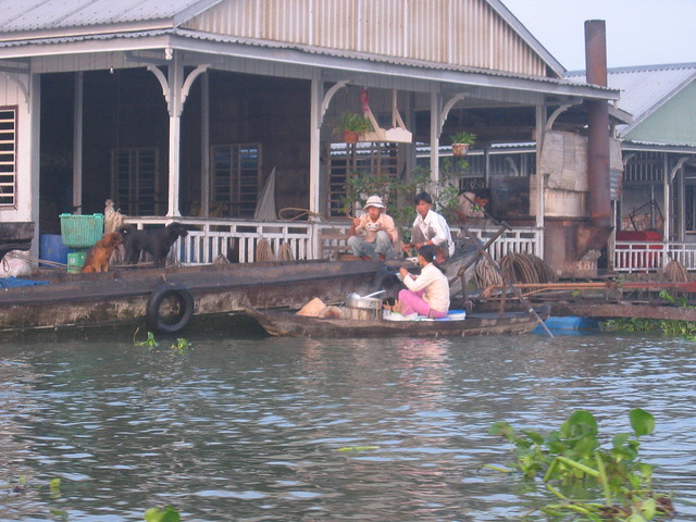 Floating shop visits floating fish farm