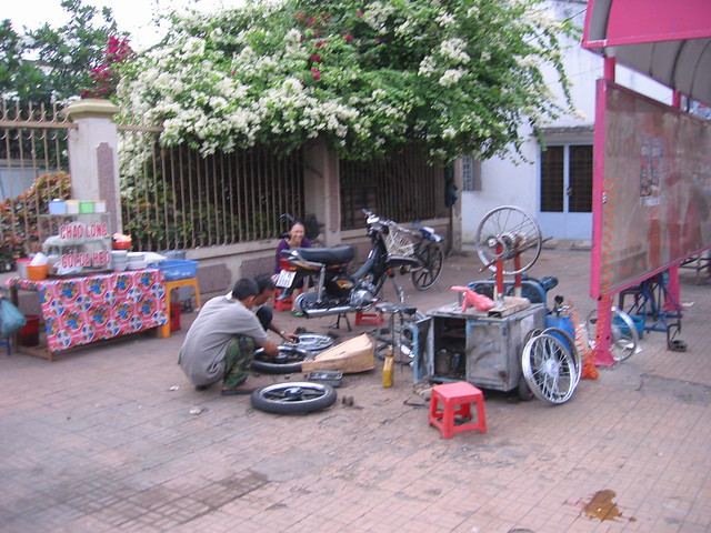 Bike repairs on the roadside - fix a puncture to rebuild a gearbox