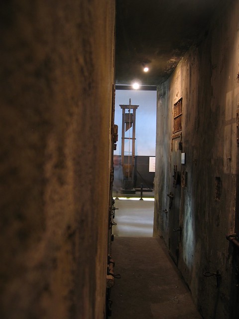 The Guillotine and the Ghost*