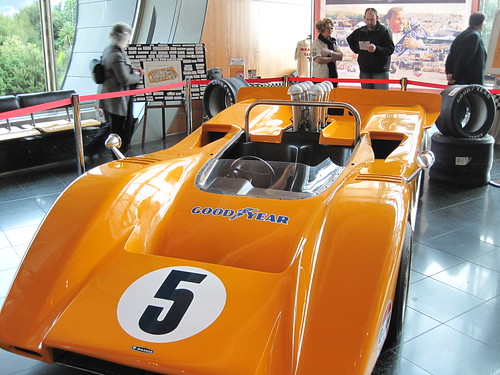 McLaren M8
