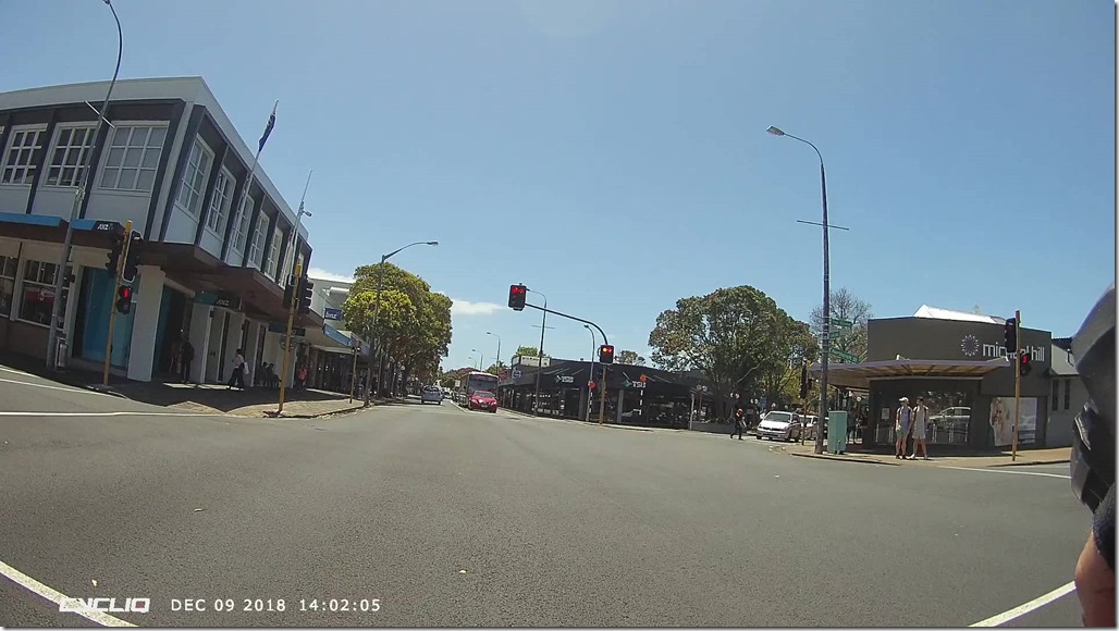 2018-12-10_Takapuna_Air_Shadow_Moment