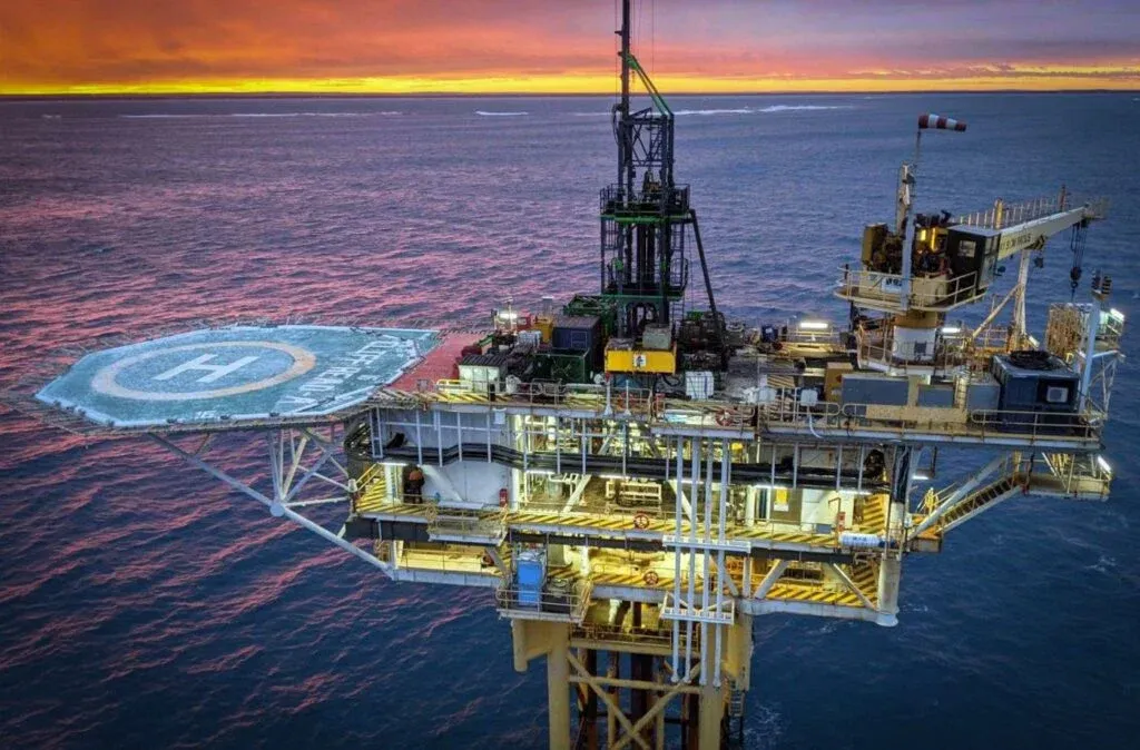 Regulator moves after no cash for wages for WA oil platform