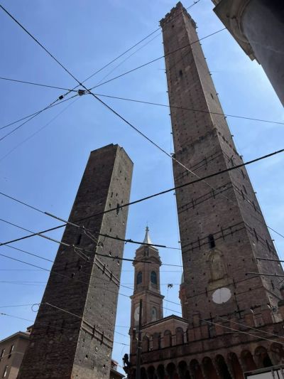 Bologna Travel Guide