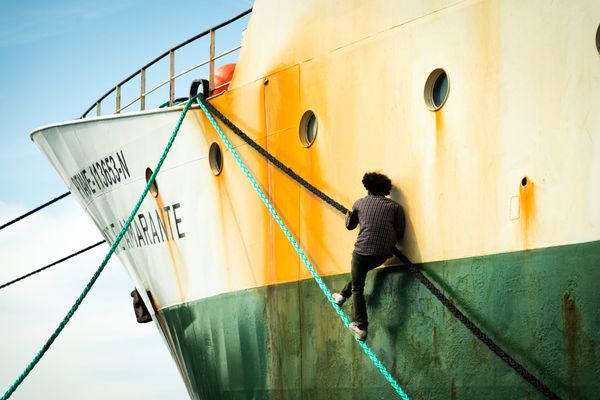 Hand to hand: when Social Ecology meets Circus Arts Practices