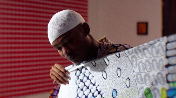 A person holding a piece of fabric
AI-generated content may be incorrect.