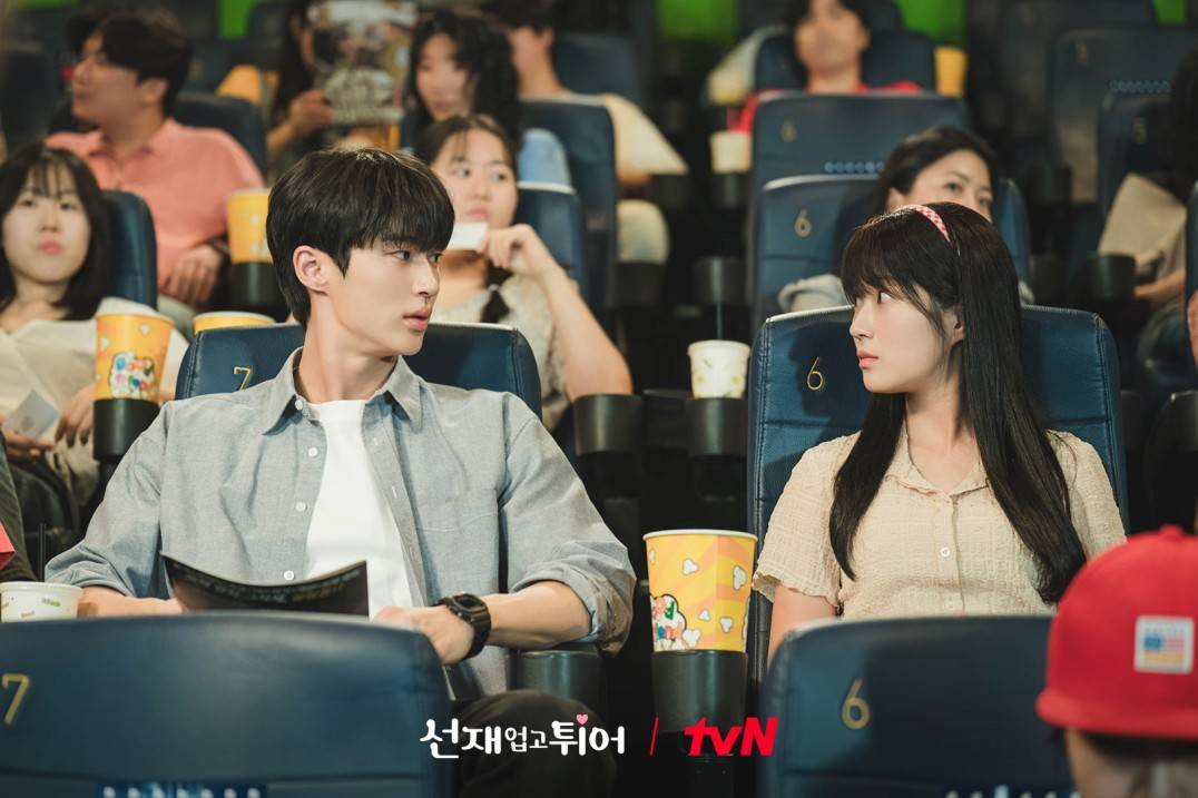 K-drama Lovely Runner Explained starring Kim Hye Yoon, Byeon Woo-Seok (kdramaomo)