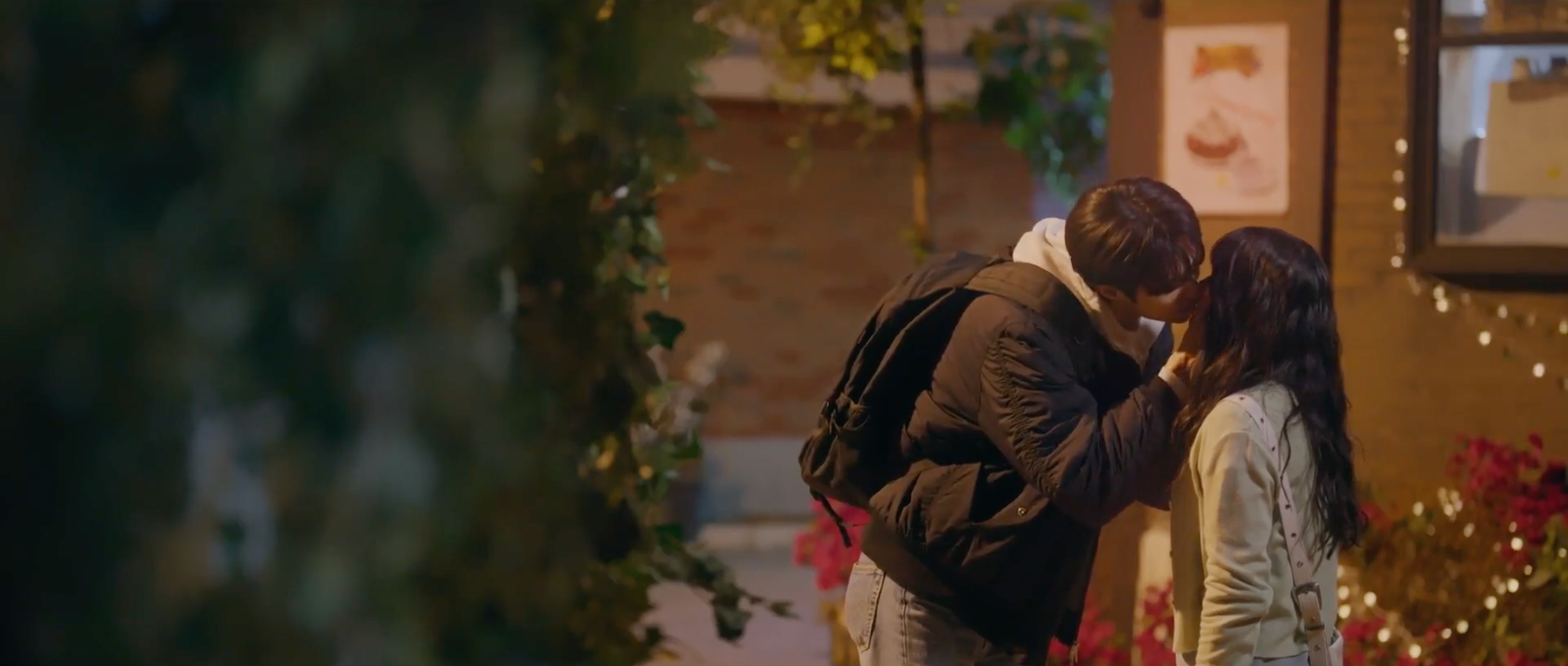 K-drama Lovely Runner Explained starring Kim Hye Yoon, Byeon Woo-Seok (kdramaomo)