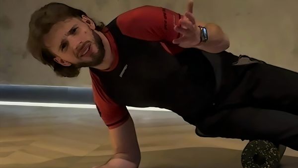 Trener personalny i certyfikowany specjalista biomechaniki—Karol Domański, znany jako Big Boss Biomechaniki—nie wyznaje idei rolowania ani rozciągania mięśni.