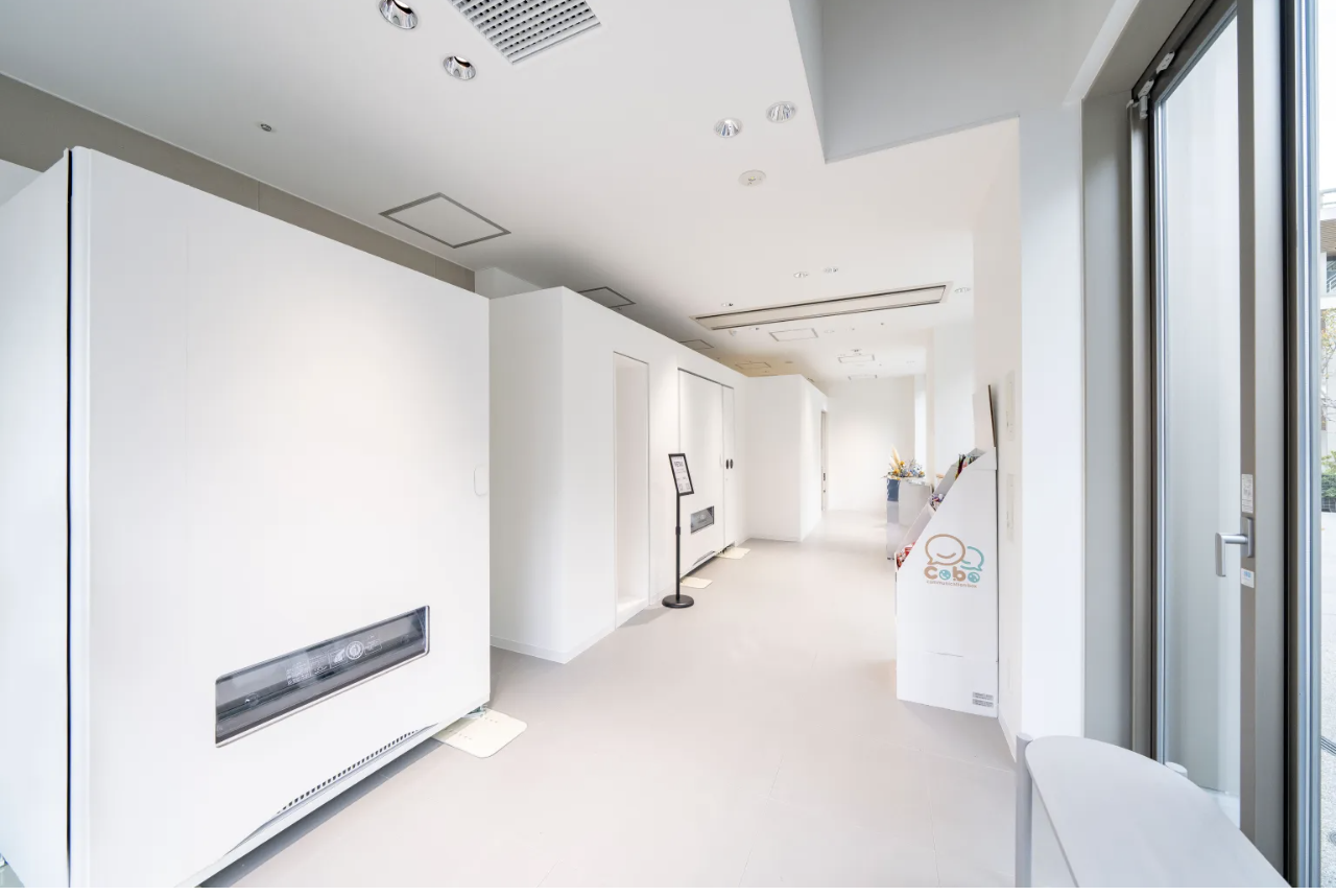 No Logos, No Buttons, No Cash. Just Japan’s Most Mysterious Vending Machine