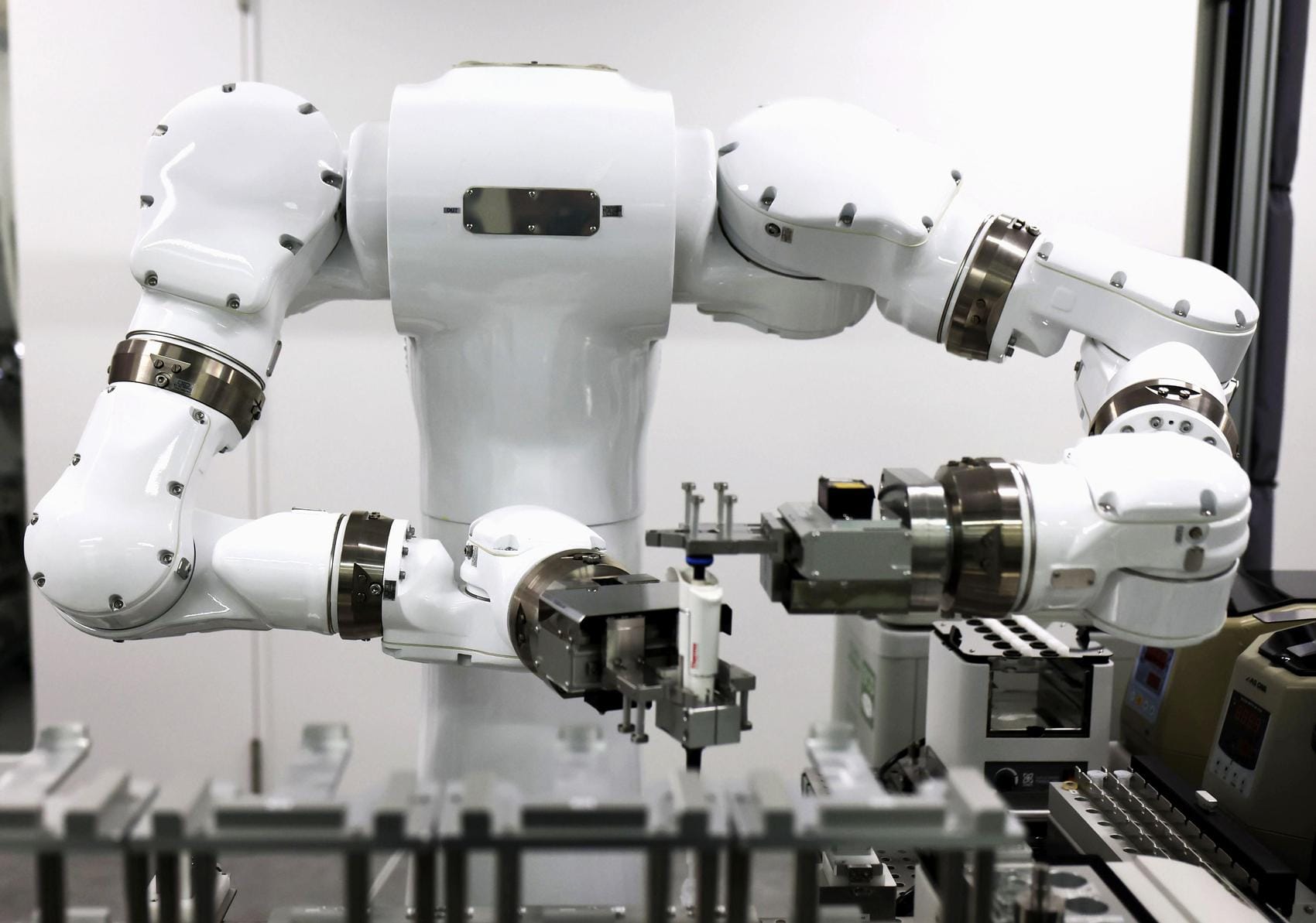 Japan’s Robot Scientists Are Taking Over the Lab
