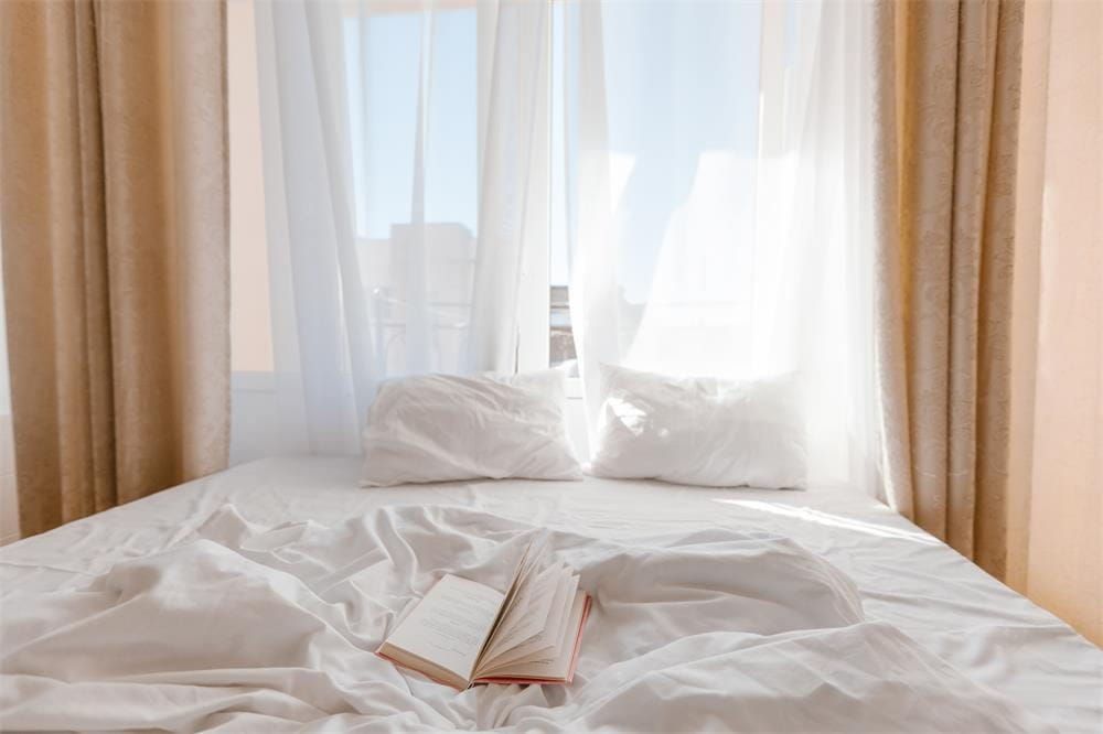 Summer’s Best Friend: Why Linen Is the Ultimate Bedding Choice
