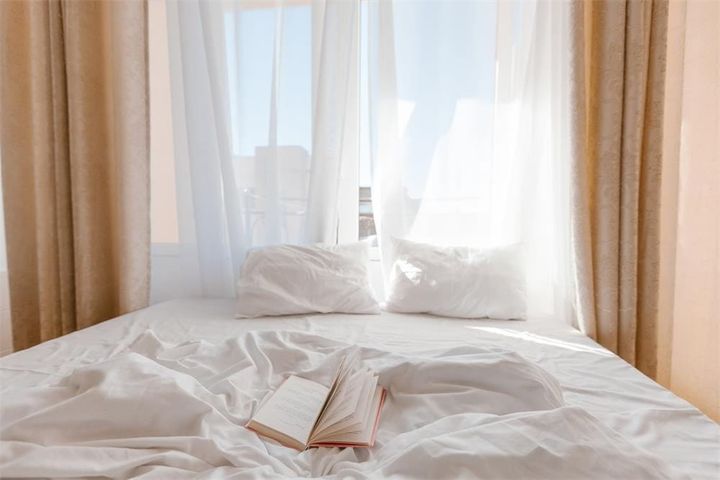 Summer’s Best Friend: Why Linen Is the Ultimate Bedding Choice