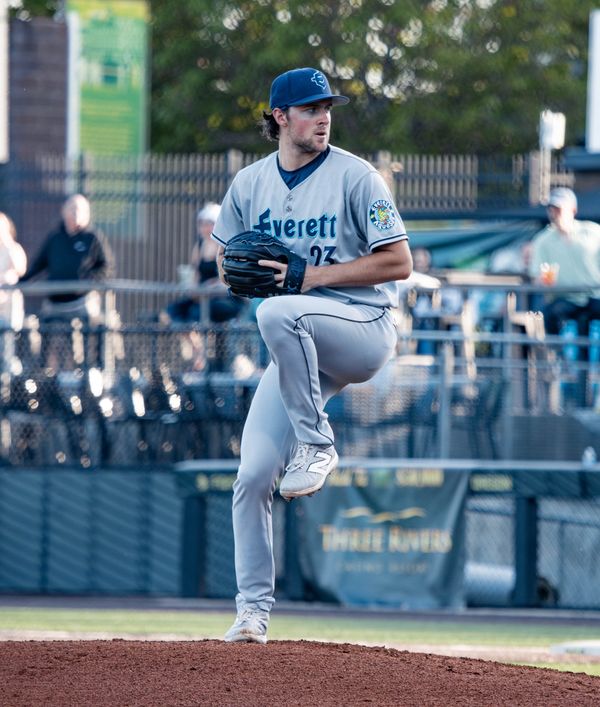 Ashton Izzi off to strong start