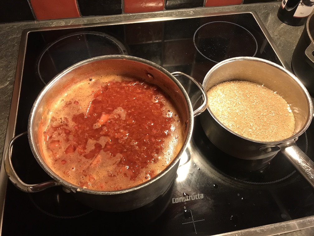 Heating fruit and sugar