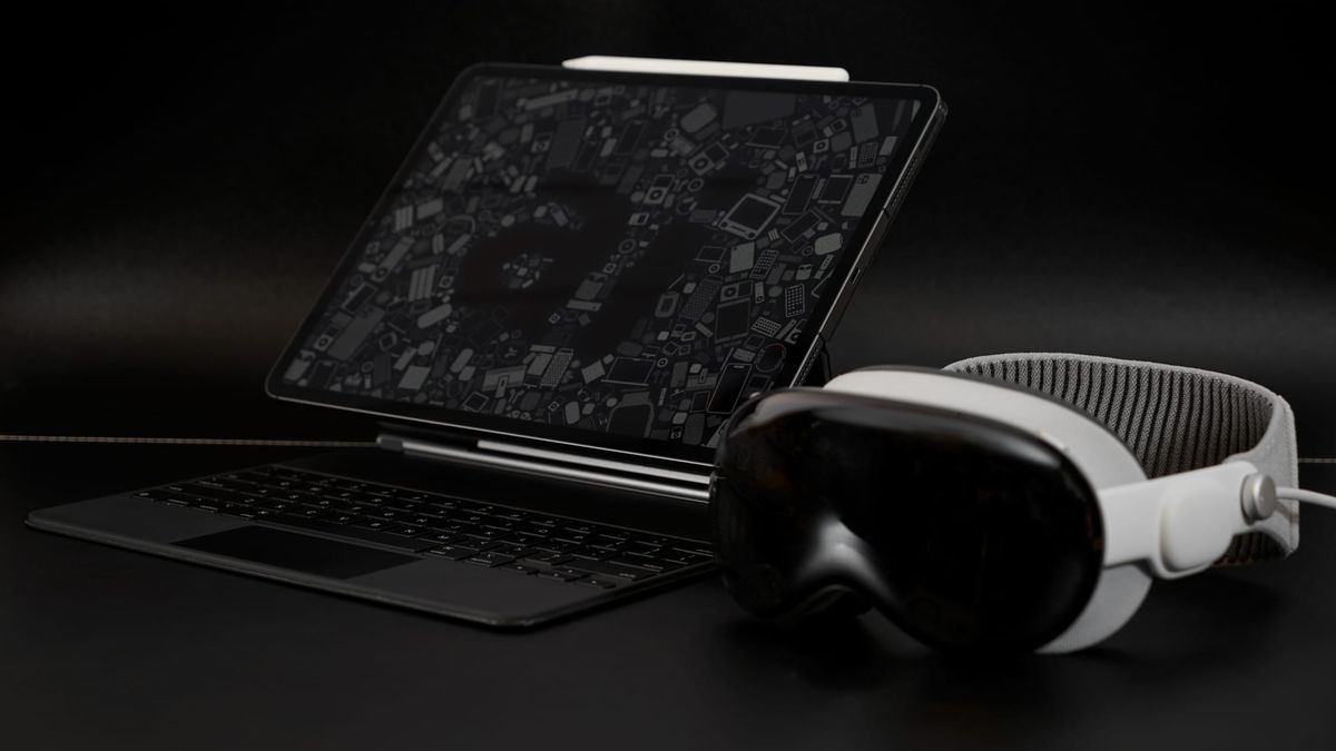 Apple's week Oct 17: M5 & F1