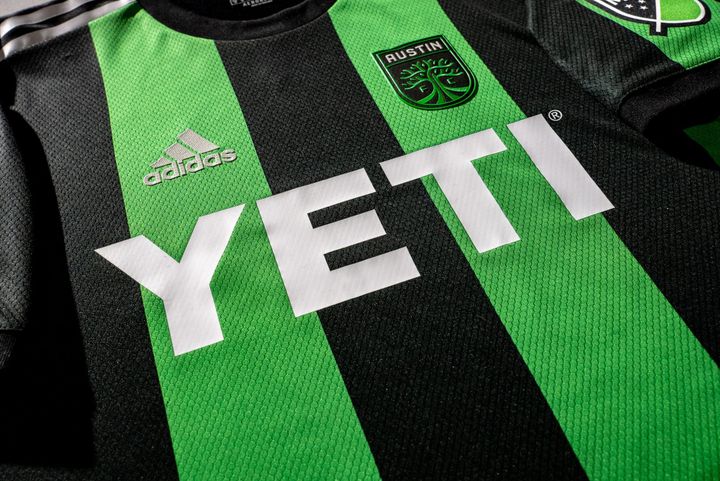 Jugadores de fútbol en cancha durante un partido de la MLS