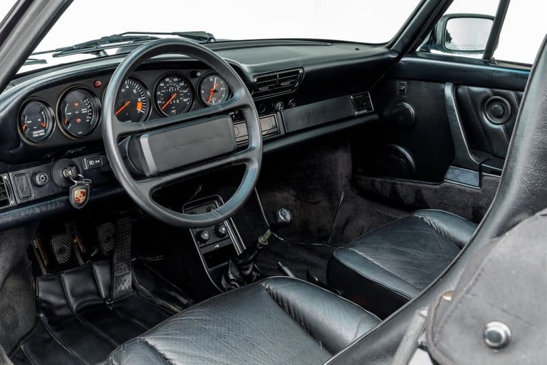 Interior porsche 911 turbo 1989