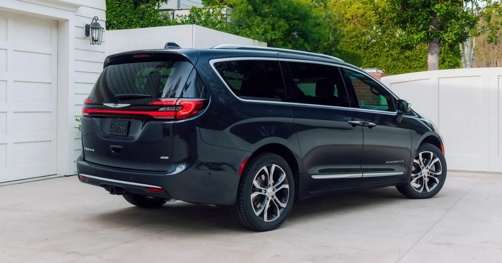 Vista lateral Chrysler Pacifica Pinnacle 2021 Azul Oscuro