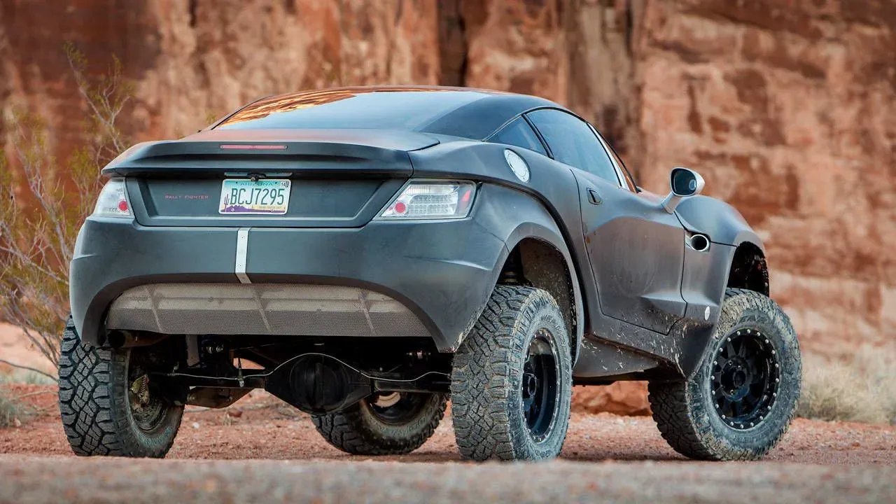 Exterior trasero del Local Motors Rally Fighter color gris