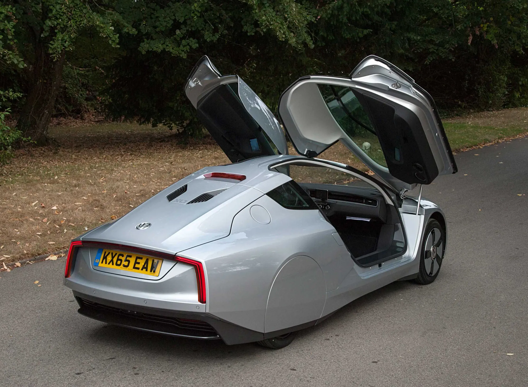 Parte Trasera Puertas Abiertas Volkswagen XL1 Plateado