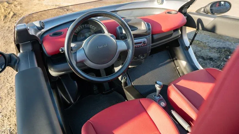 Interior del Smart Crossblade mostrando asientos y tablero