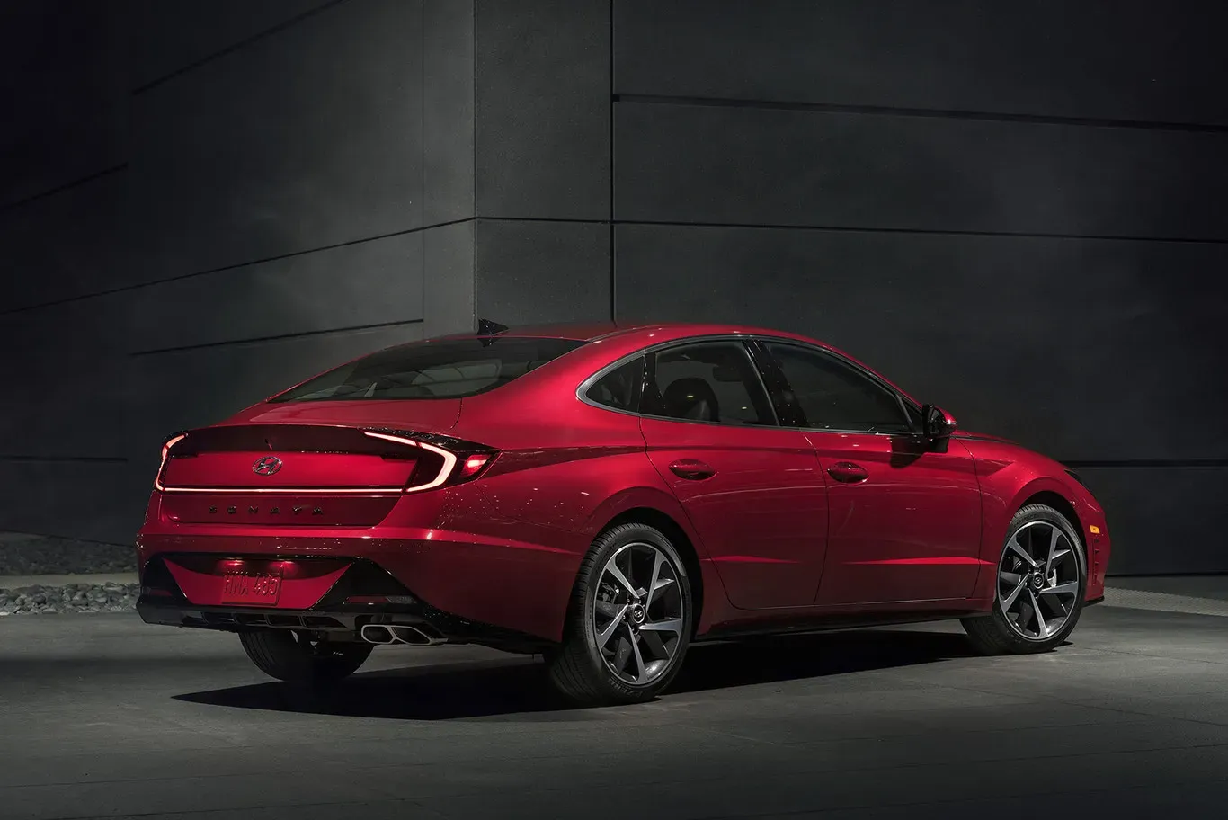 Exterior trasero del Hyundai Sonata 2020 color rojo