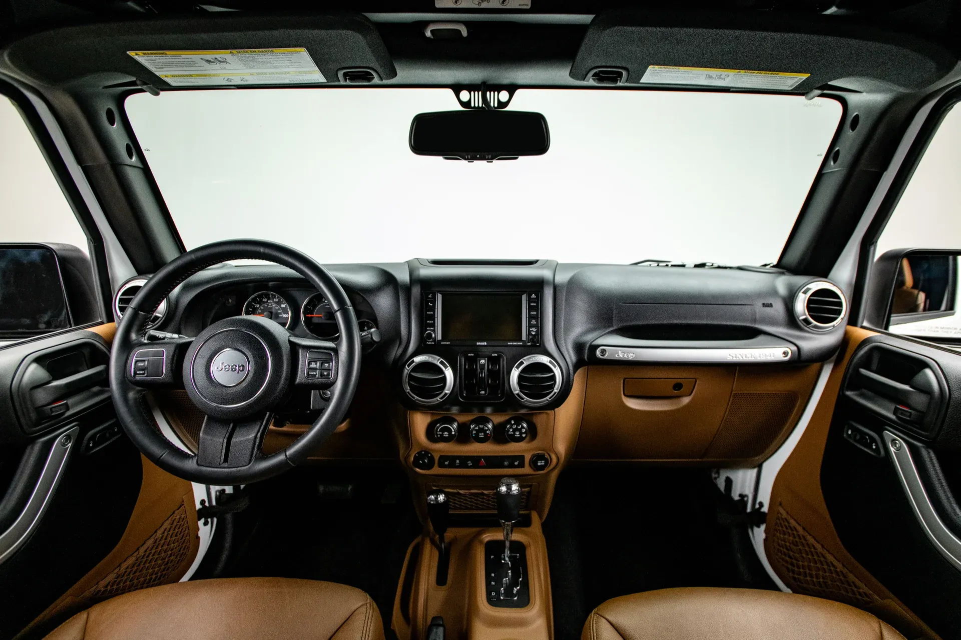 Interior delantero del Jeep Wrangler Unlimited 2016 