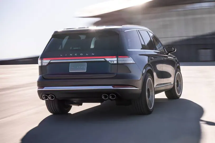 Parte Trasera Lincoln Aviator Black Label Azul Oscuro