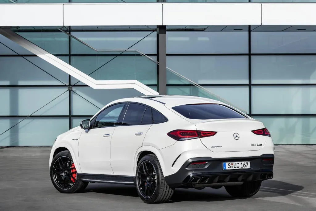 Parte Trasera del polémico Mercedes-AMG GLE 63 S Coupé Blanco