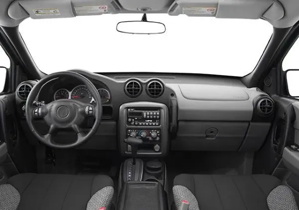 Interior delantero del Pontiac Aztek 2005