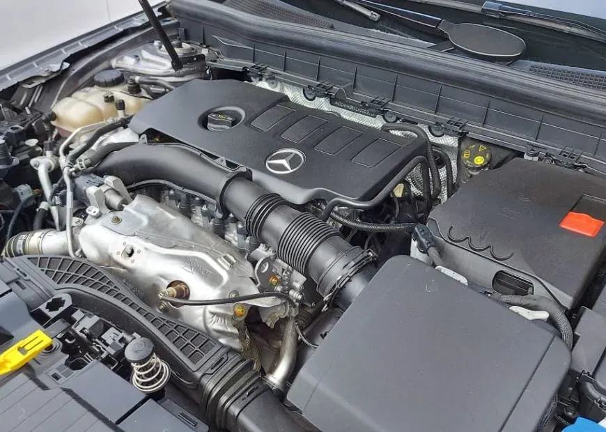 Motor de gasolina 2.0 litros turbo del Mercedes-Benz GLB 250 2020
