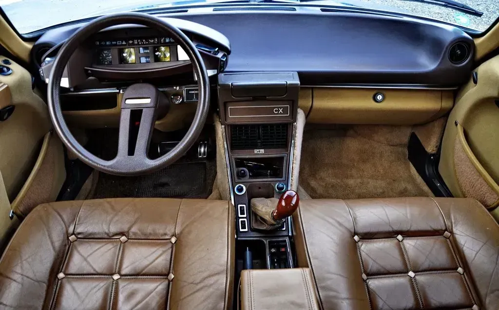 Interior delantero del Citroën CX 25